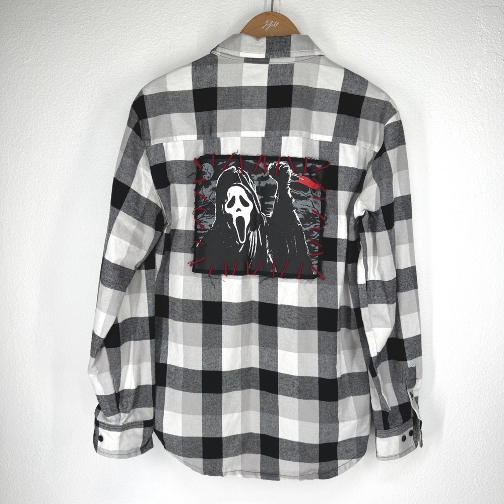 GhostFace Scream Plaid Flannel Shirt Mens Small‎ Black White Distressed Patches